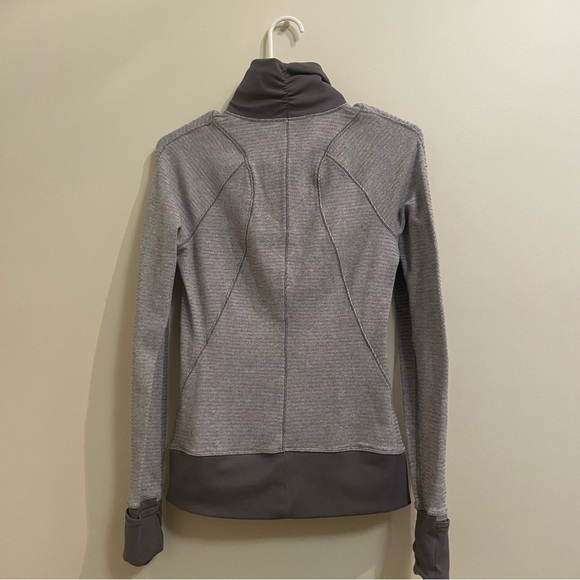 $128 Lululemon Pullover Quarter Zip Gray Long Sleeve - Picture 6 of 6